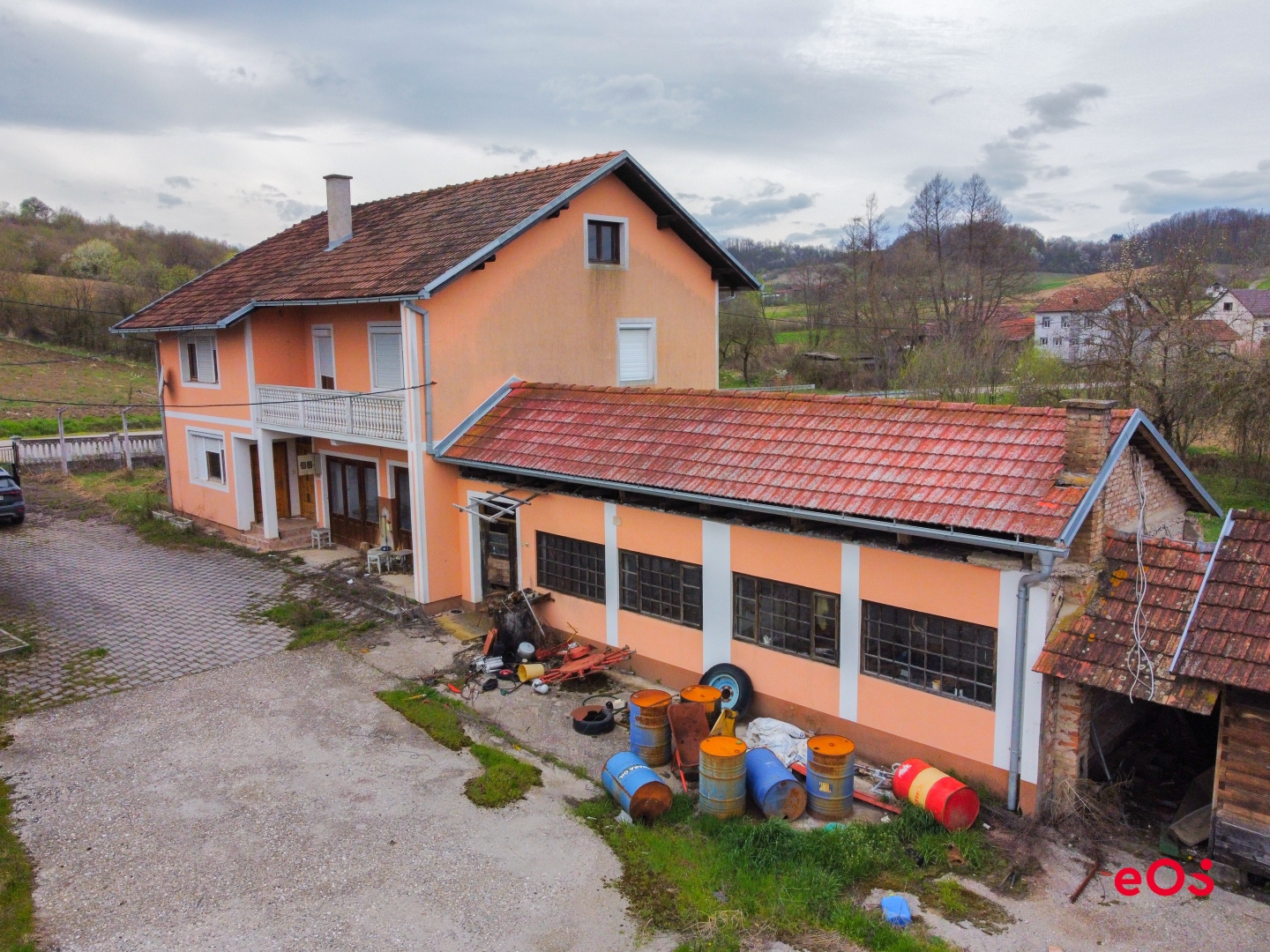EOS MATRIX / Kuće sa zemljištem i farmom / Kozarska Dubica