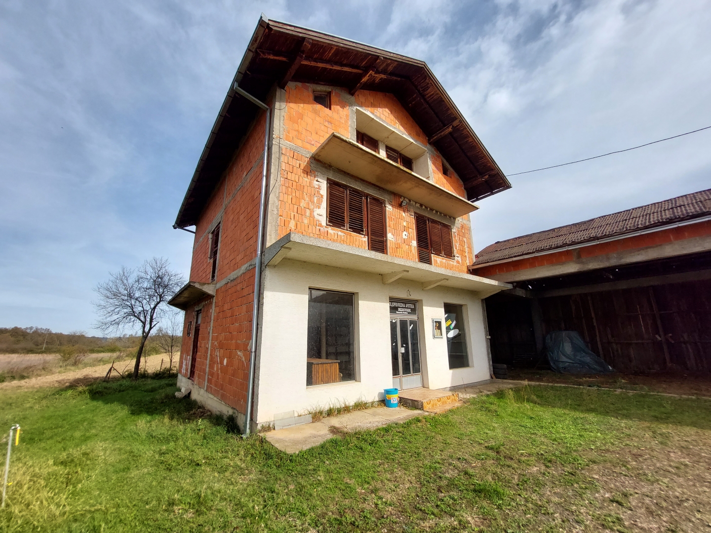 EOS MATRIX / Kuća Sa Poslovnim Prostorom / Međuvođe / Kozarska Dubica